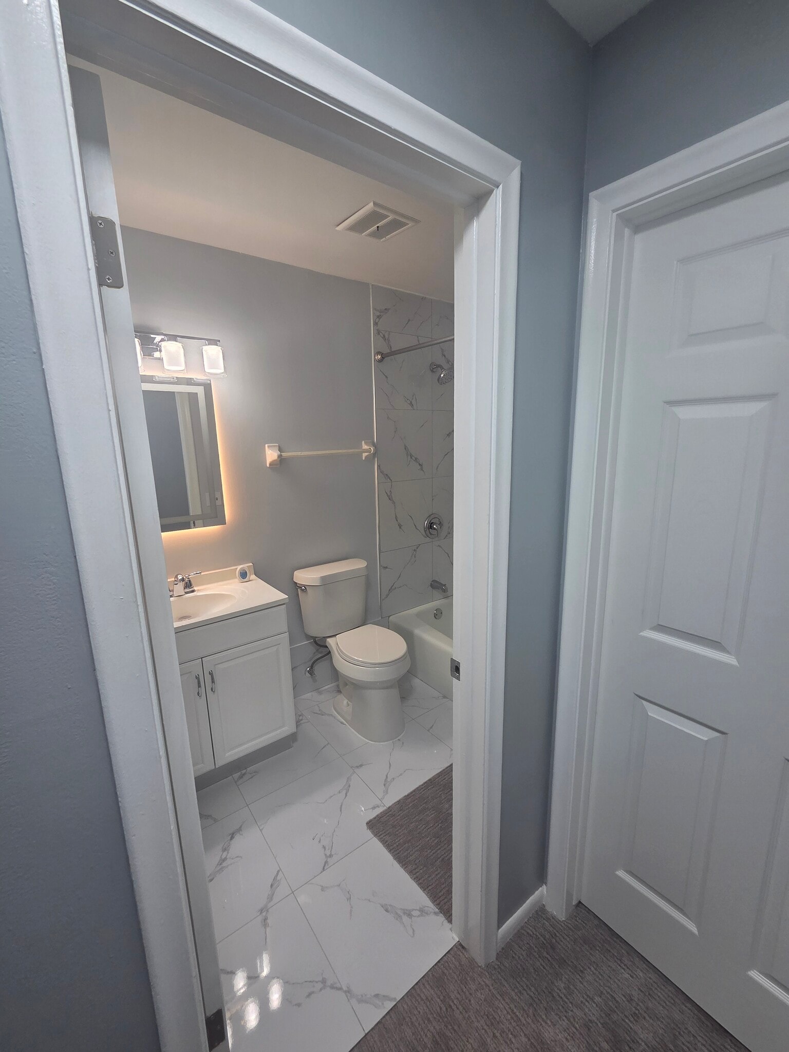 Master bathroom - 1095 Green Meadows Dr
