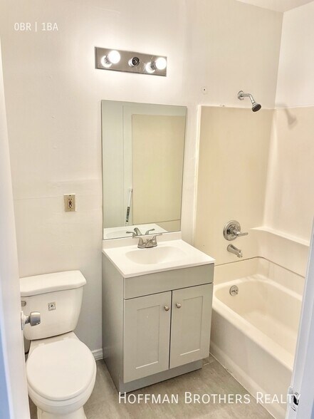 Building Photo - 933 Grattan St