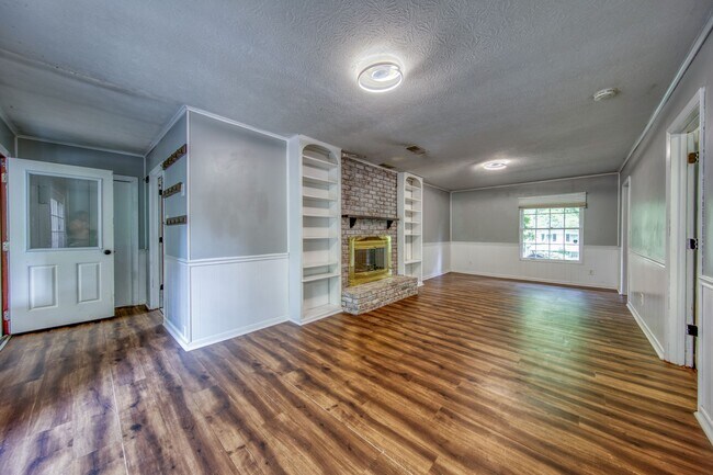 Building Photo - 105 Newton Ln