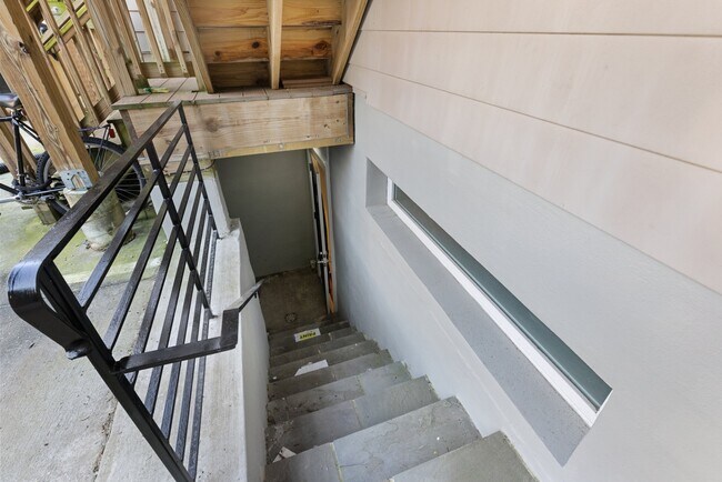 Building Photo - 1453 Girard St NW