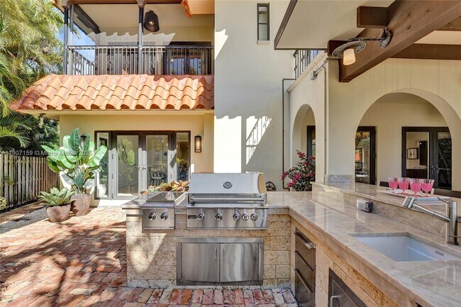 Building Photo - 2035 NE 31st Ave