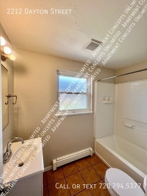 Building Photo - 2212 Dayton St