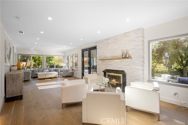 Building Photo - 2065 E Altadena Dr