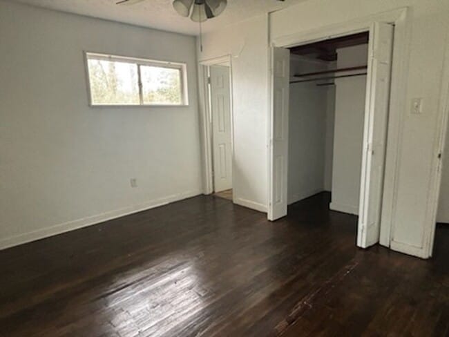 Building Photo - 1652 Kentwood Dr