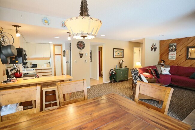 Building Photo - Summer Seasonal 6 Month Lease Available!  $1,700/ mo Charming Two-Bedroom Condo in Waterville, NH!