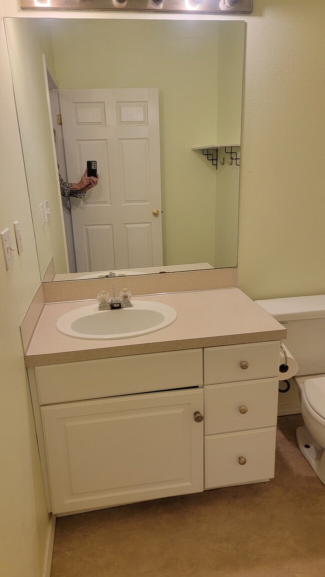 Building Photo - 917 W Greenhead St