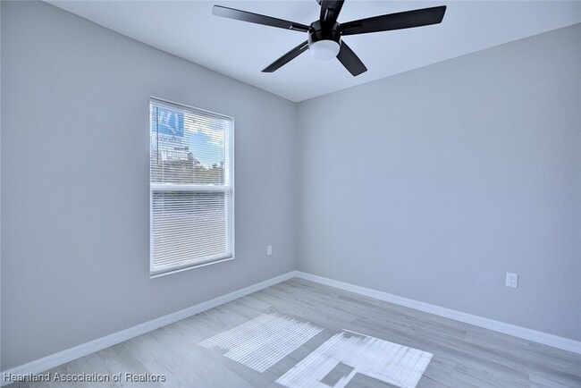 Building Photo - 295 Lincoln Rd NE