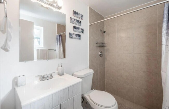 Building Photo - 3120 SW 12th Pl