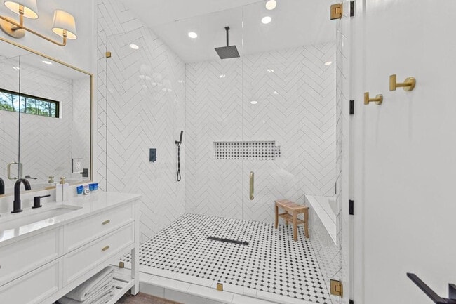 Building Photo - 783 Indian Woman Rd