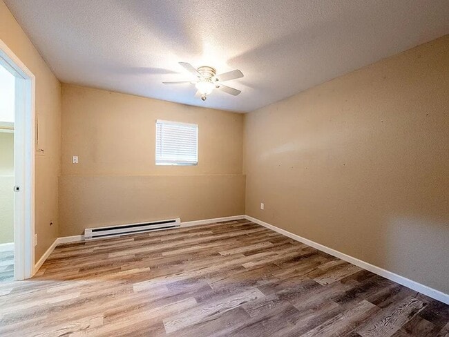 Building Photo - 4 bedroom rental in great neighborhood