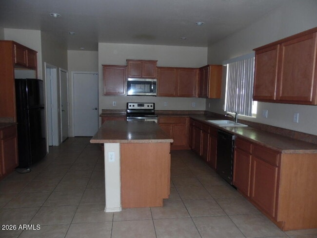 Building Photo - 8472 W Lewis Ave