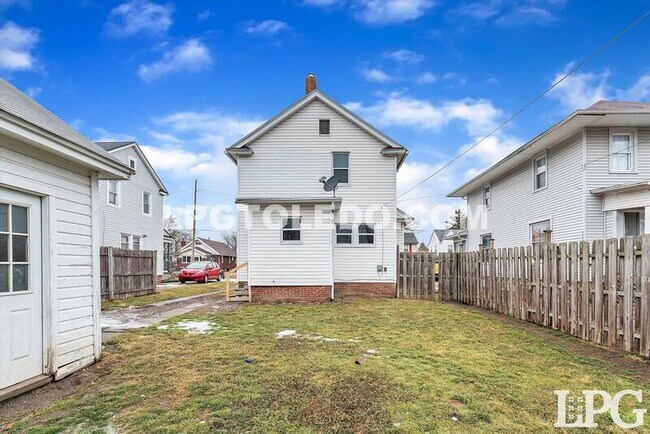 Building Photo - 927 Alvison Rd