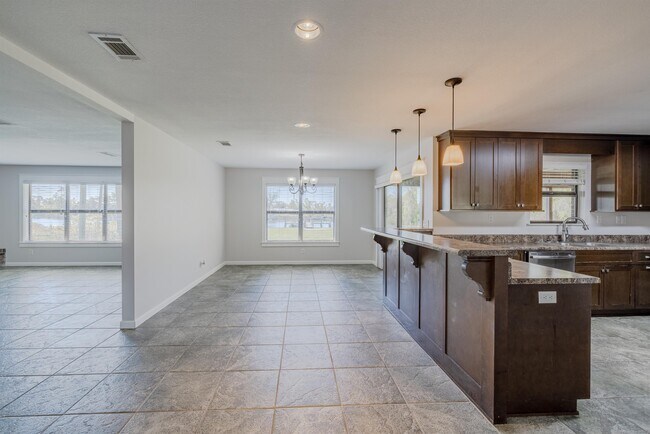 Building Photo - 7402 Hwy 2302