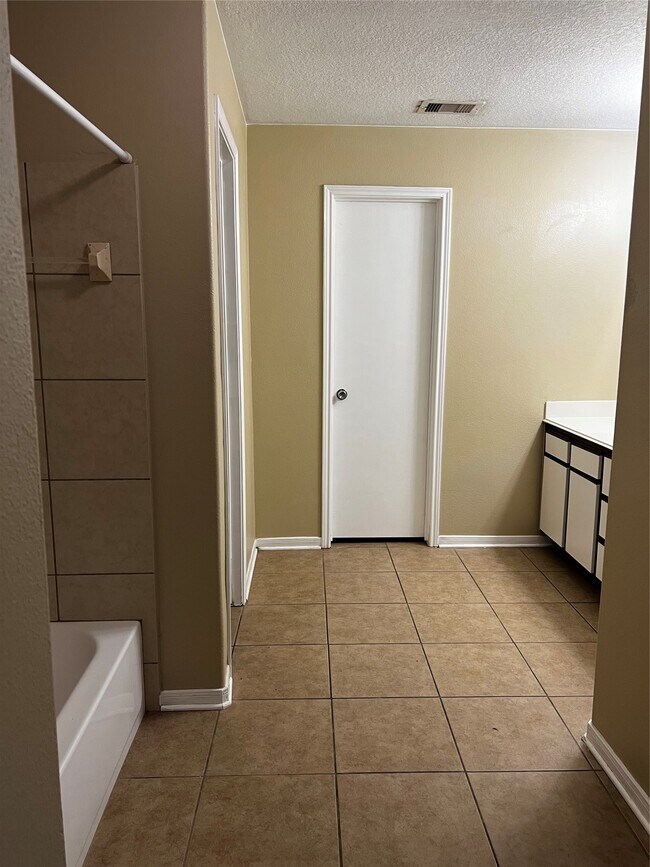 Building Photo - 18510 Ranch View Trail