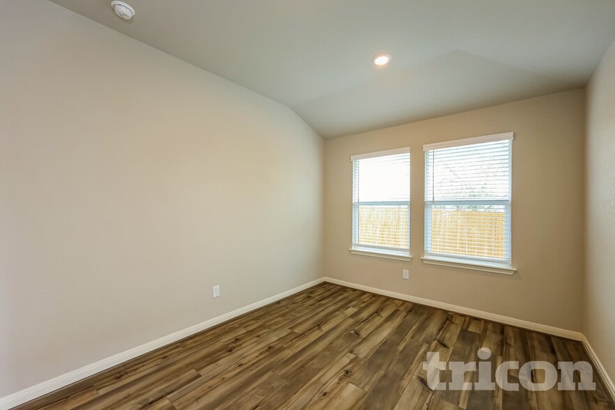 Building Photo - 13519 Paxton Blvd