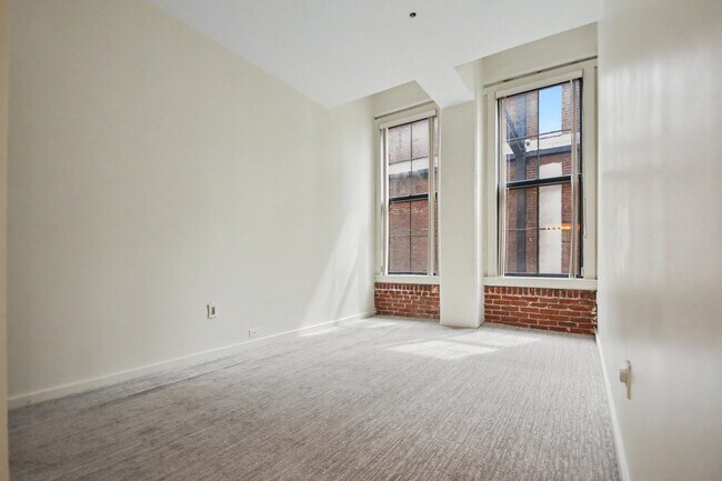 Building Photo - 315 New St