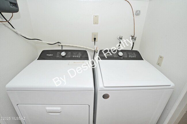 Building Photo - 7230 N Ulene Pl