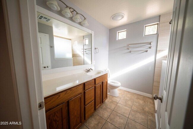 Building Photo - 11725 W Flanagan St