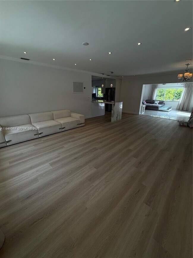 Building Photo - 675 NE 93rd St