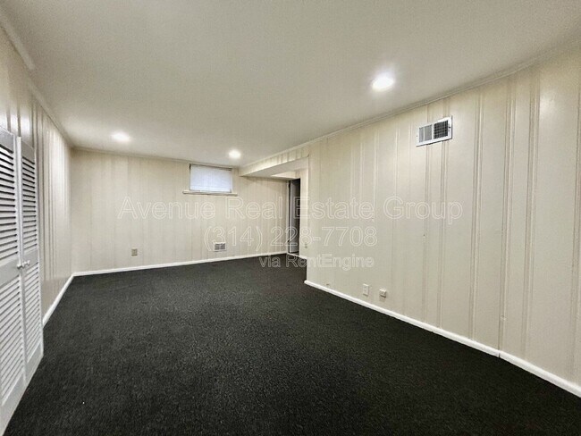 Building Photo - 7105 Circleview Dr