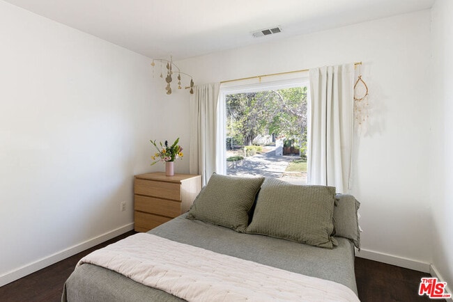 Building Photo - 4870 Stratford Rd