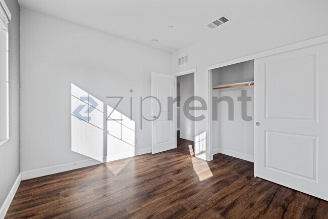 Building Photo - 2060 Salice Wy