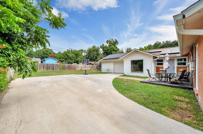 Building Photo - 3909 Sanger Ave