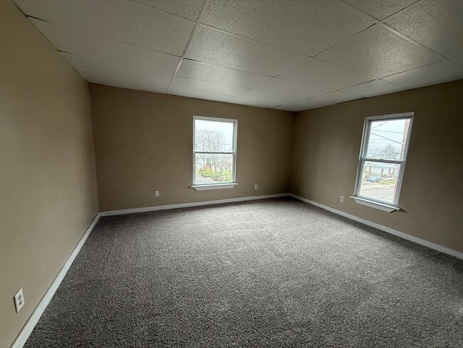 Building Photo - 3 bedroom Home