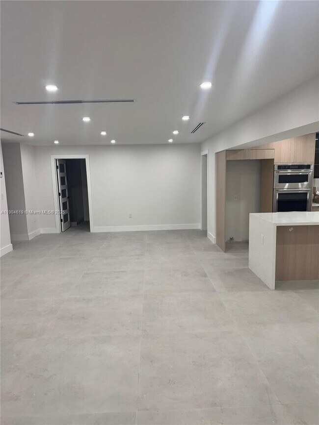 Building Photo - 9410 SW 55th St