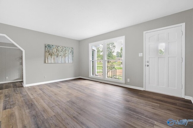 Building Photo - 2017 Shady Ln Dr NW