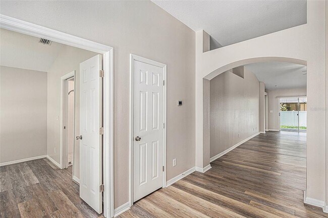Building Photo - 2631 Allwood Ave