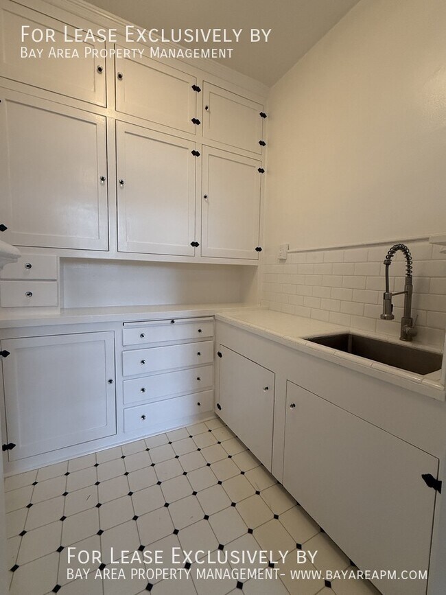 Building Photo - 345 Forest St