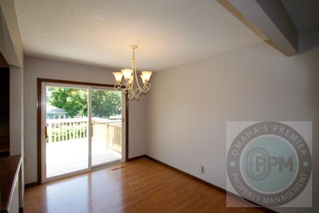 Building Photo - Discover a spacious 3Bd/2.5Ba home
