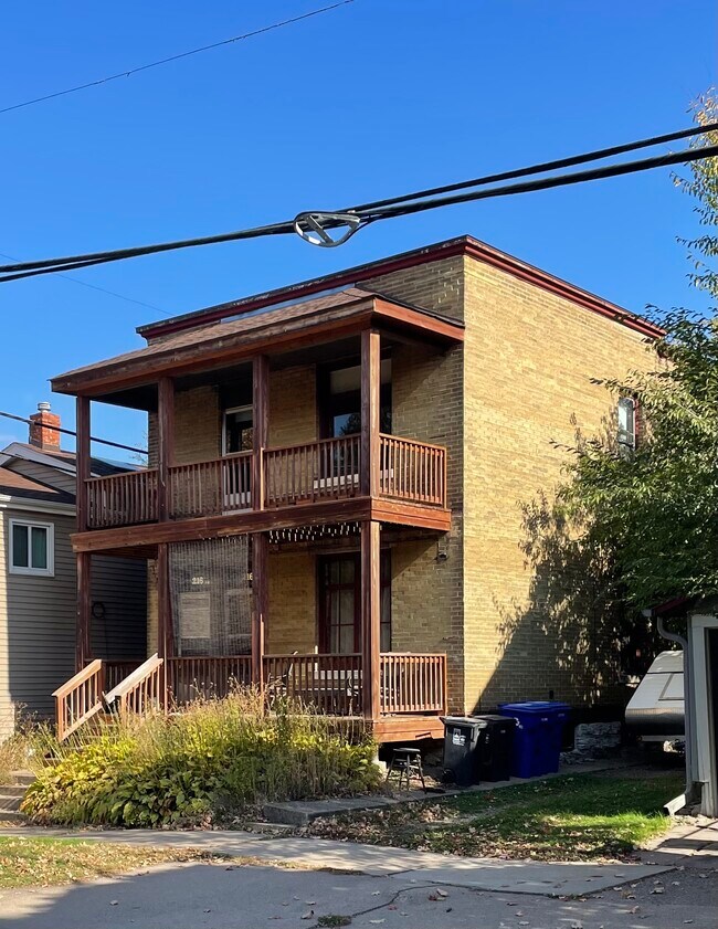 Building Photo - 216 Ann St