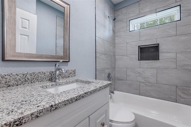 Building Photo - 320 W Canty St