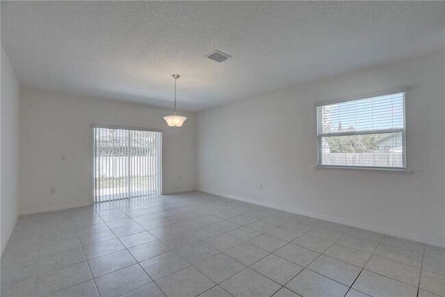 Building Photo - 406 Easy St