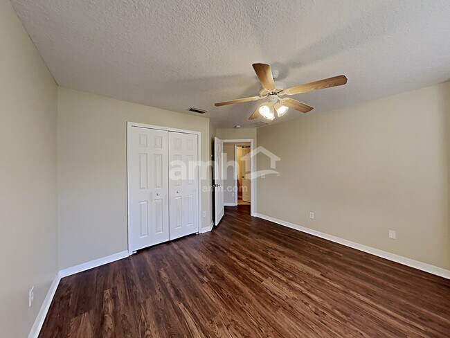 Building Photo - 315 Morningview Dr