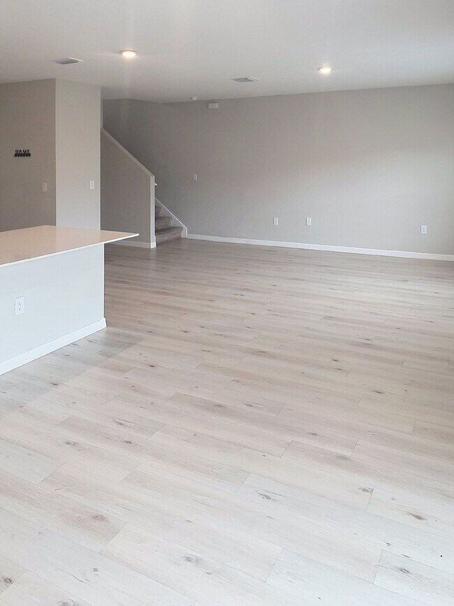 Building Photo - 12937 Camarillo Pl