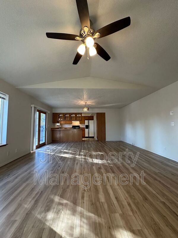 Building Photo - 608 Swan Ct