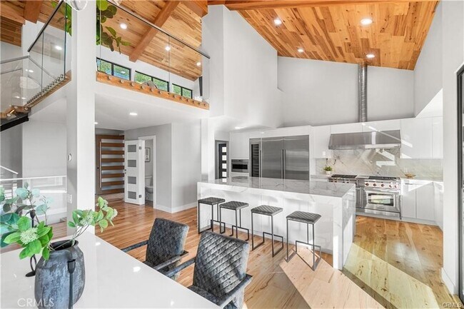 Building Photo - 8566 Hollywood Blvd