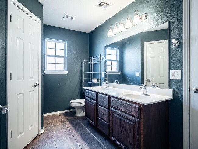 Building Photo - 440 Spicewood Trail
