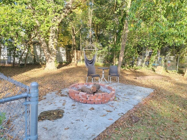 Building Photo - 3 Bedroom 1.5 bath House Florence!