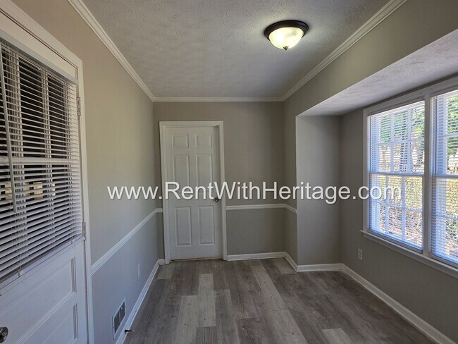 Building Photo - 7016 Skyline Dr