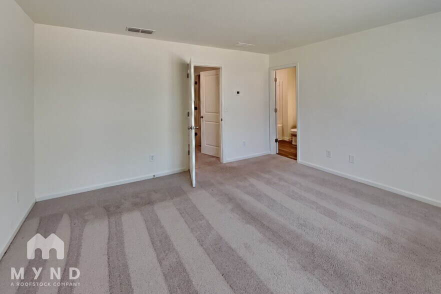 Building Photo - 2596 Coventry St SW