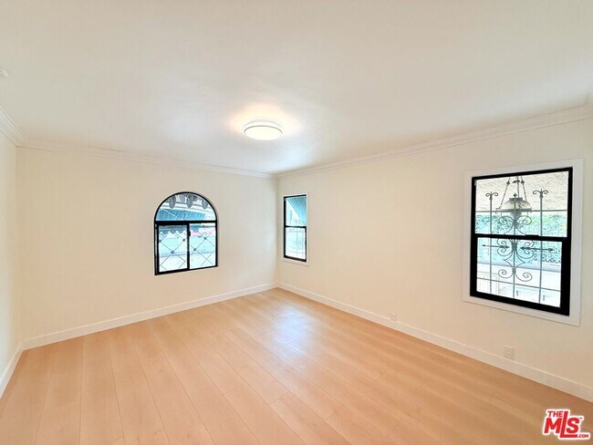Building Photo - 6132 Whitsett Ave