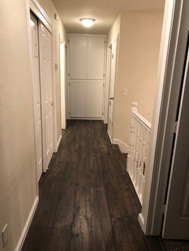 Building Photo - Tracy Gorgeous Renovated 4 Bedroom 2.5 Bat...