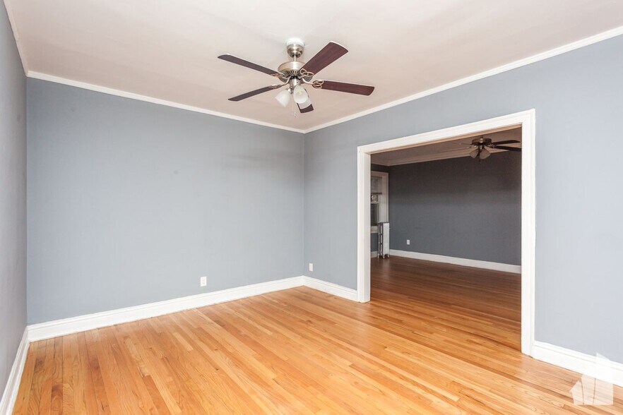 Building Photo - 5937 N Paulina St