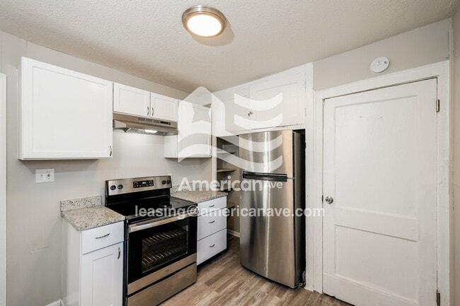 Building Photo - 3772 N Parker Ave