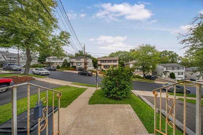Building Photo - 420 Kipp Ave