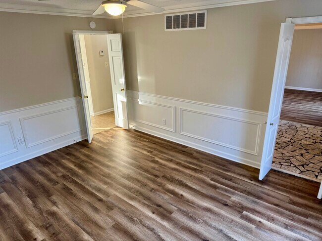 Building Photo - 122 York Haven Dr